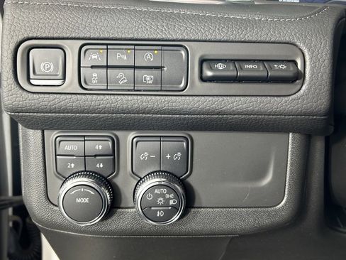 Used 2024 GMC Yukon Denali image 19