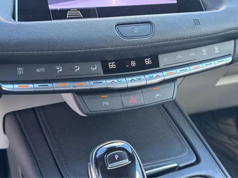 Used 2020 Cadillac XT4 Premium Luxury w/ Technology Package AWD/4WD image 17