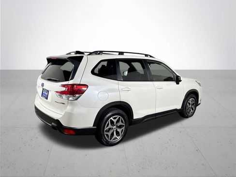 Used 2024 Subaru Forester Premium image 6