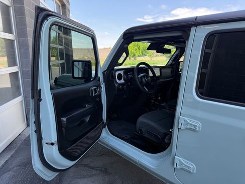 Used 2024 Jeep Wrangler Unlimited Sport AWD/4WD image 16