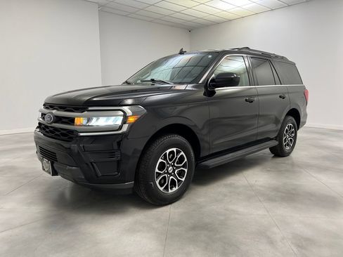 Used 2024 Ford Expedition XLT image 3