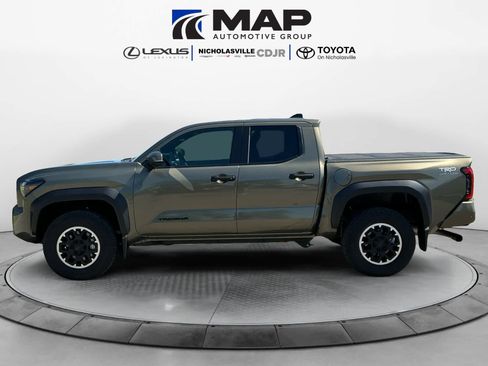 Used 2025 Toyota Tacoma TRD Off-Road w/ TRD Off Road Premium Package AWD/4WD image 2