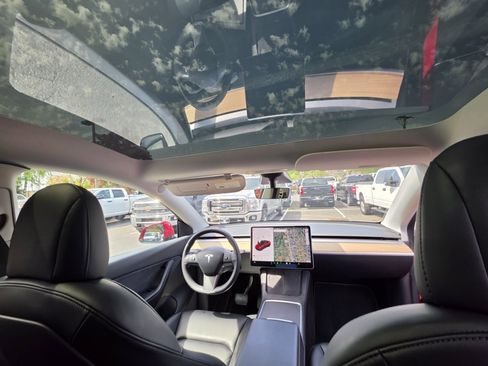 Used 2021 Tesla Model Y Long Range AWD/4WD image 11