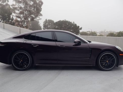Certified 2022 Porsche Panamera Platinum Edition image 8