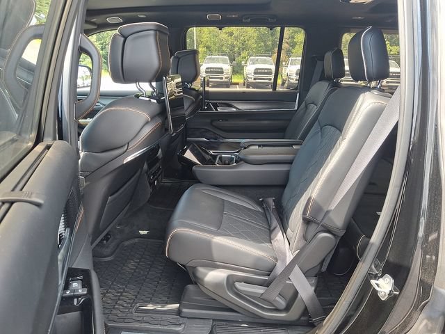 Used 2023 Jeep Grand Wagoneer Series III w/ Rear Seat Video Group 1 AWD/4WD image 10