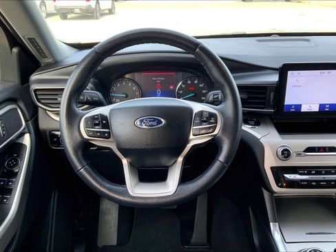 Used 2023 Ford Explorer XLT w/ Equipment Group 202A image 6
