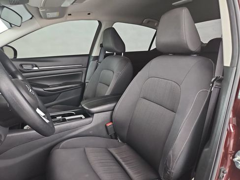 Used 2024 Nissan Altima 2.5 SV FWD image 24