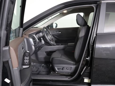 Used 2023 Nissan Rogue SV AWD/4WD image 26