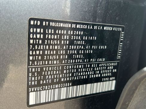 Used 2025 Volkswagen Taos SE AWD/4WD image 32