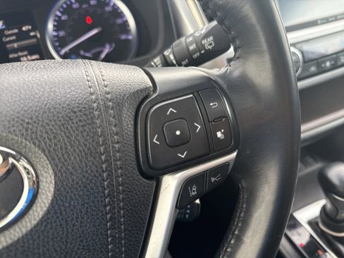 Used 2019 Toyota Highlander XLE image 15