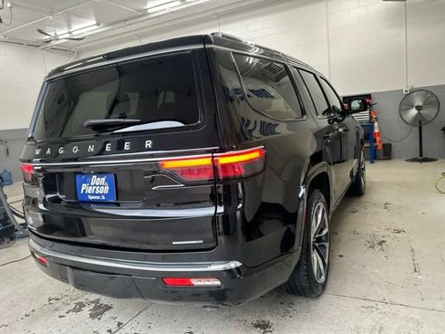 Used 2023 Jeep Wagoneer Series III w/ Premium Group I AWD/4WD image 4