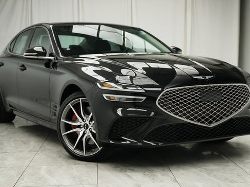 Used 2025 Genesis G70 2.5T image 1