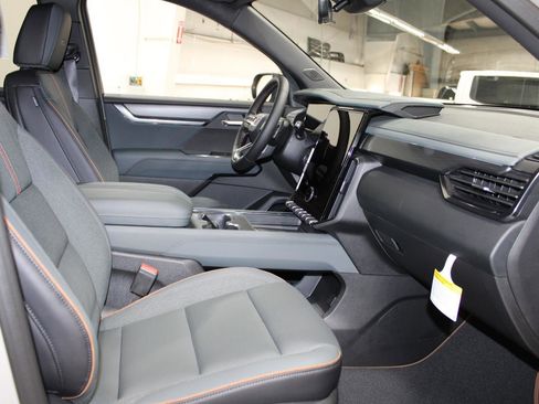 New 2026 GMC Acadia AT4 image 17