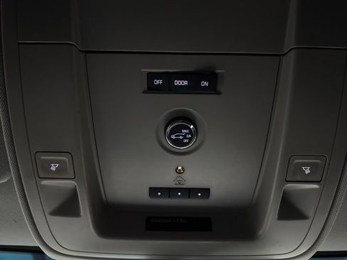 Used 2017 Chevrolet Suburban LT AWD/4WD image 15