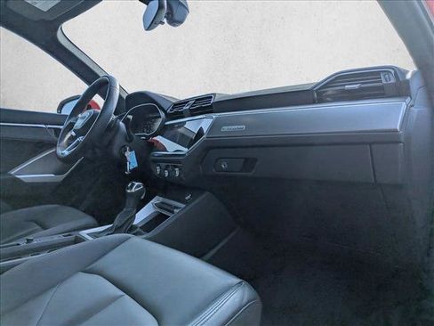 Used 2025 Audi Q3 2.0T Premium image 22