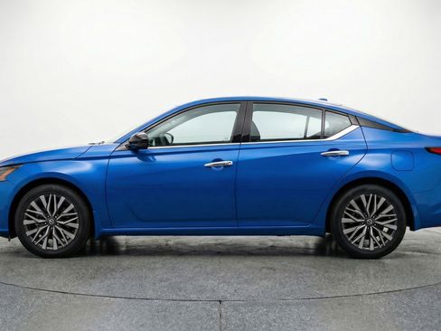 Used 2025 Nissan Altima 2.5 SV image 5
