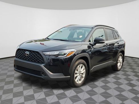 Used 2023 Toyota Corolla Cross LE w/ Moonroof Package AWD/4WD image 2