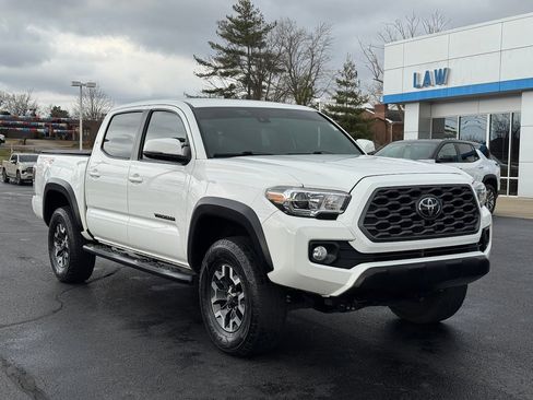 Used 2021 Toyota Tacoma TRD Off-Road w/ Technology Package image 3