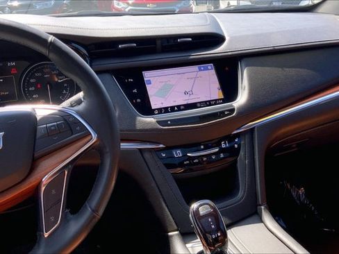 Used 2023 Cadillac XT5 Premium Luxury w/ Technology Package AWD/4WD image 5