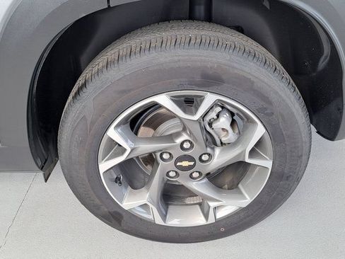 Used 2025 Chevrolet Trax LT w/ LT Convenience Package FWD image 29