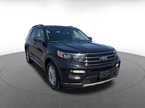 Used 2024 Ford Explorer XLT w/ Equipment Group 202A RWD image 3