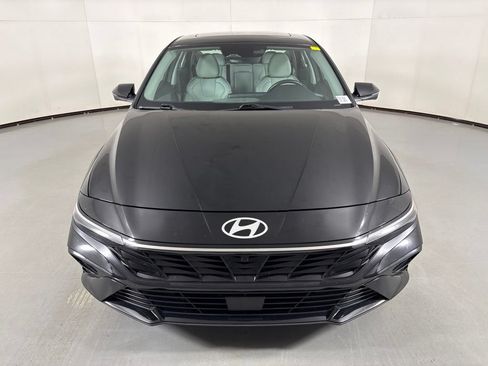 Used 2024 Hyundai Elantra Limited FWD image 3