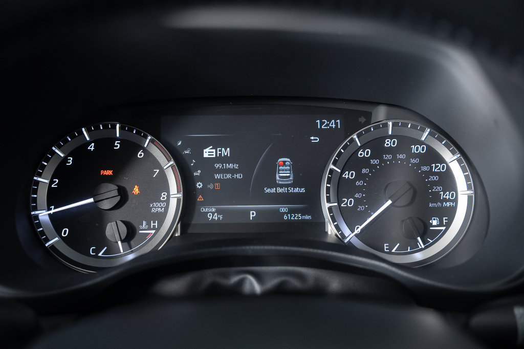 Used 2023 Toyota Highlander LE FWD image 29