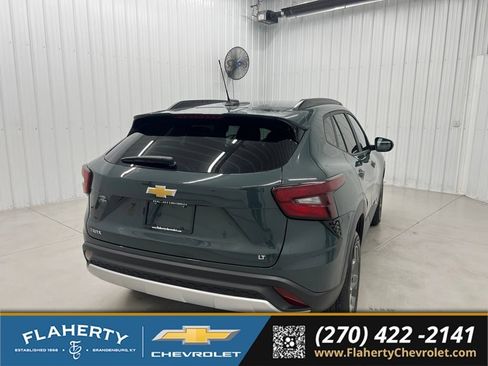 Used 2025 Chevrolet Trax LT FWD image 3