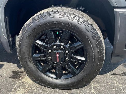 Used 2026 GMC Sierra 2500 AT4 AWD/4WD image 9