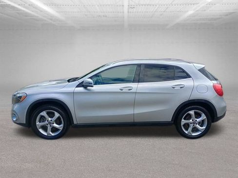 Used 2018 Mercedes-Benz GLA 250 4MATIC image 2