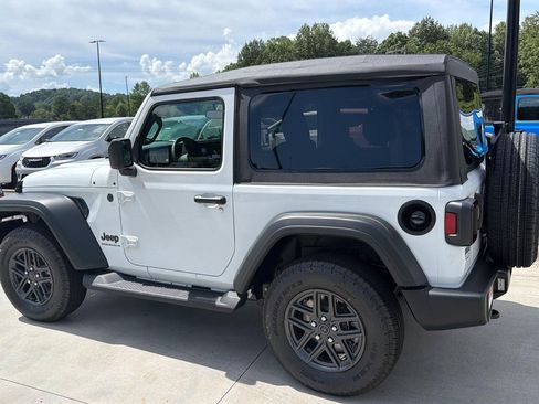 Used 2026 Jeep Wrangler Sport AWD/4WD image 6