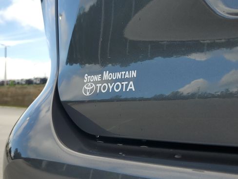 Used 2023 Toyota Highlander LE FWD image 7