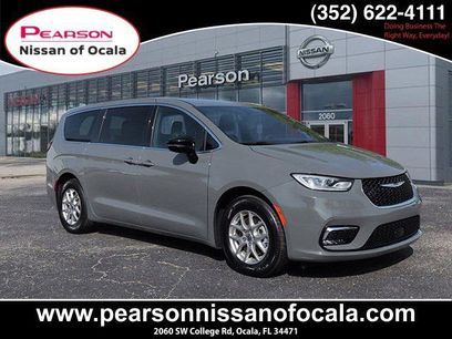Used 2025 Chrysler Pacifica Select