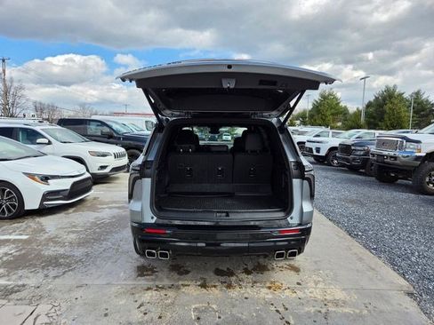 Used 2024 Chevrolet Traverse RS image 15