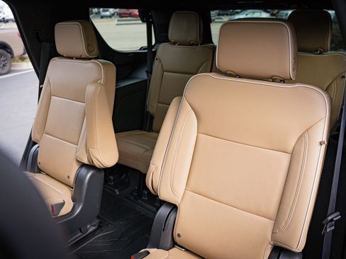 Used 2022 Chevrolet Tahoe Premier AWD/4WD image 28