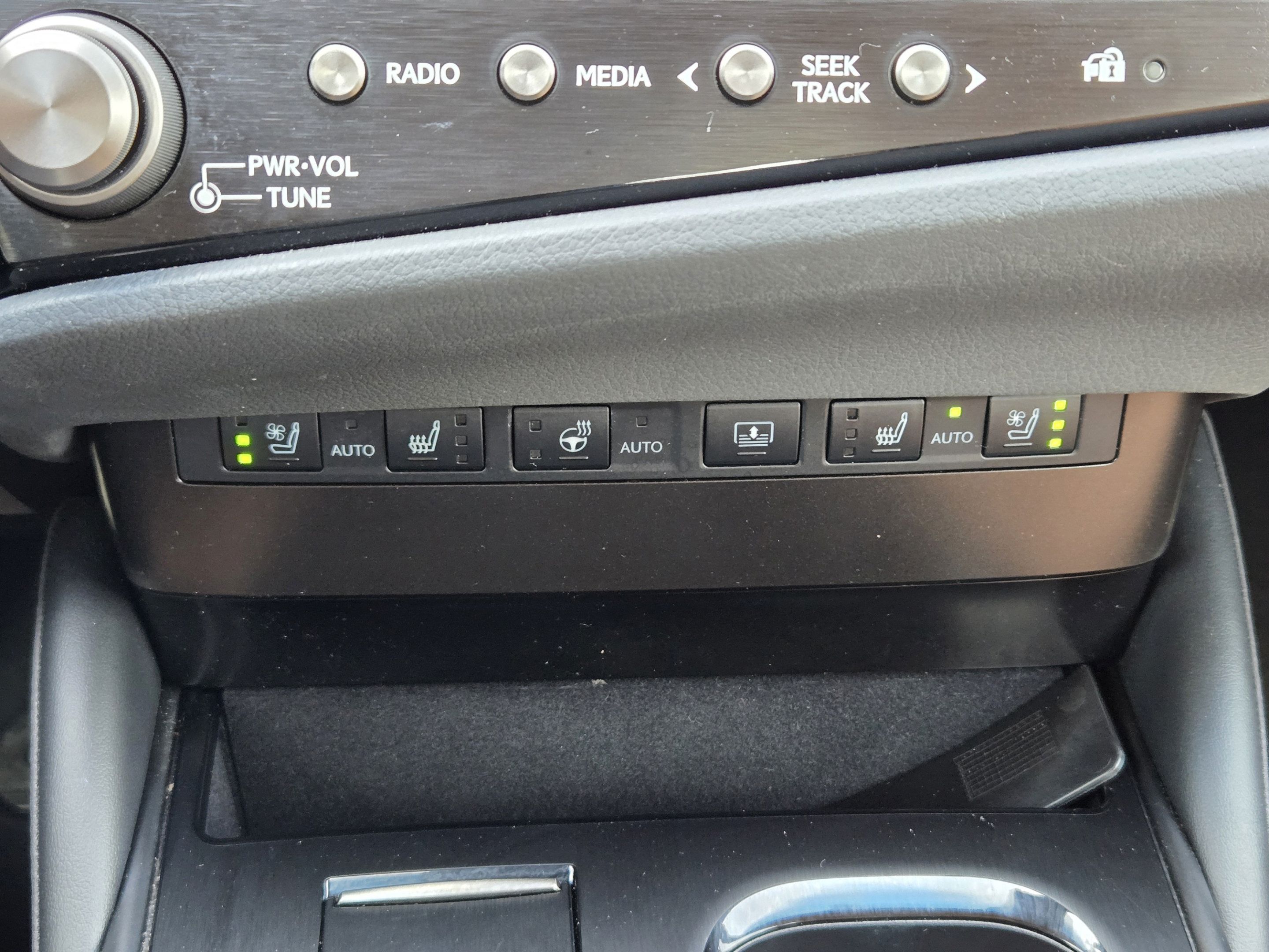 Certified 2024 Lexus ES 350 Ultra Luxury w/ Accessory Package (Z2) FWD image 16