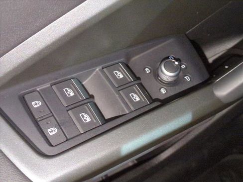 Certified 2025 Audi Q3 2.0T Premium w/ Convenience Package image 12