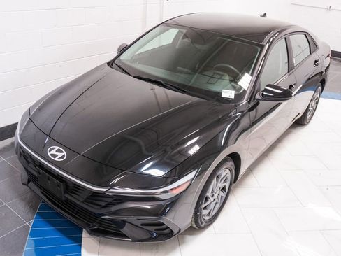 Used 2024 Hyundai Elantra SEL image 40