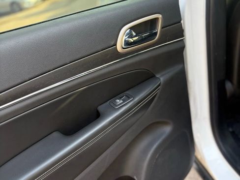 Used 2016 Jeep Grand Cherokee Limited image 36