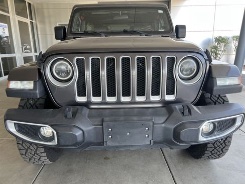 Used 2019 Jeep Wrangler Unlimited Sahara AWD/4WD image 2