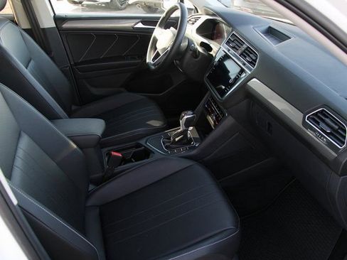 Used 2023 Volkswagen Tiguan SE image 30