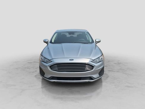 Used 2020 Ford Fusion SE FWD image 3