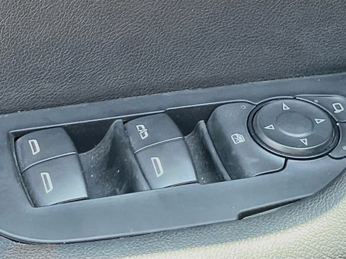 Used 2025 Chevrolet Blazer RS FWD image 18