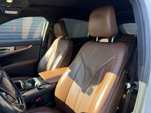 Used 2022 Lincoln Nautilus Reserve w/ Luxury Package image 5