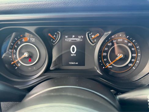 Used 2025 Jeep Wrangler Sport image 12