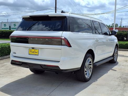New 2026 Lincoln Navigator L Premier AWD/4WD image 2