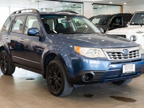 Used 2012 Subaru Forester 2.5X Premium w/ Popular Pkg 2 AWD/4WD image 3