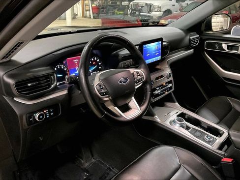 Certified 2023 Ford Explorer XLT w/ Equipment Group 202A AWD/4WD image 13