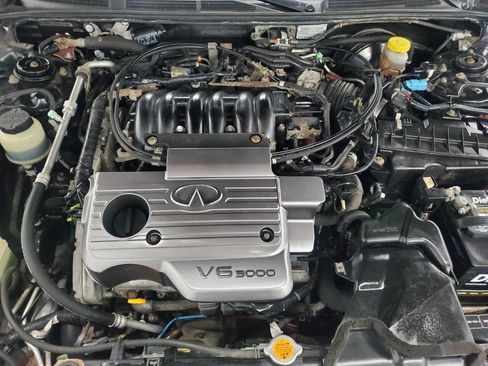 Used 2001 INFINITI I30 image 4