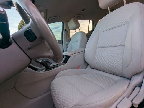 Used 2017 GMC Acadia SLE image 19